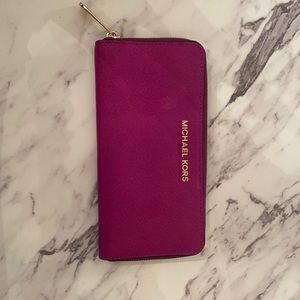 Michael kors wallet